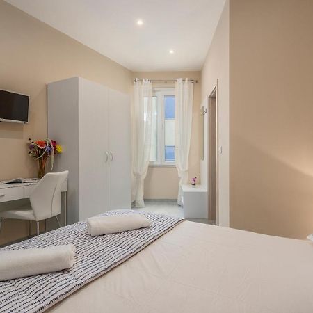 Roberto Rooms Porec Exterior photo