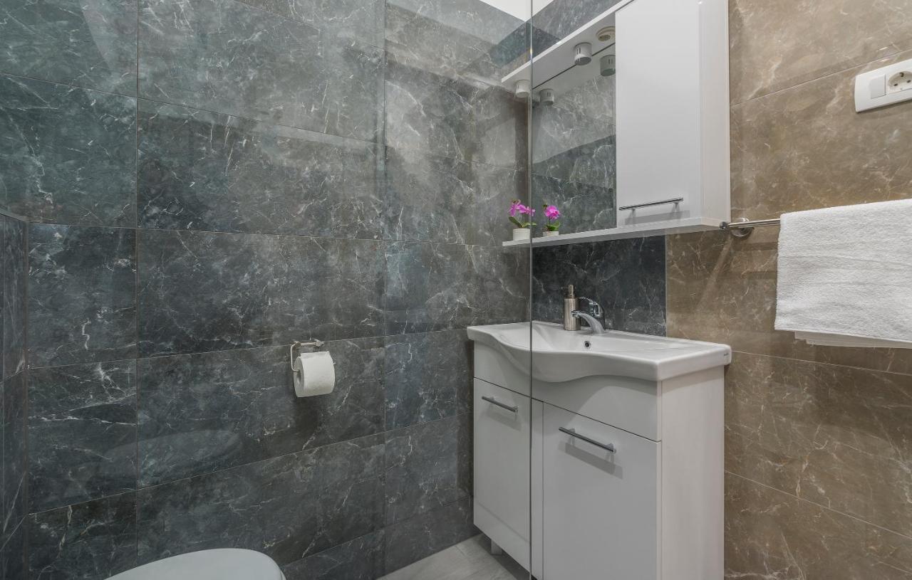 Roberto Rooms Porec Exterior photo