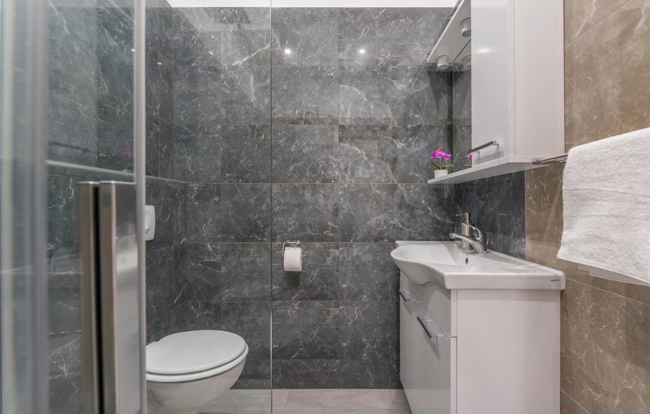 Roberto Rooms Porec Exterior photo