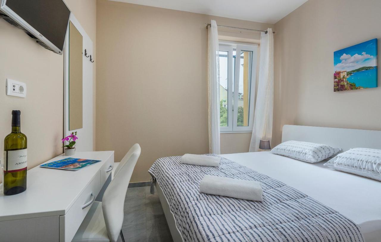 Roberto Rooms Porec Exterior photo