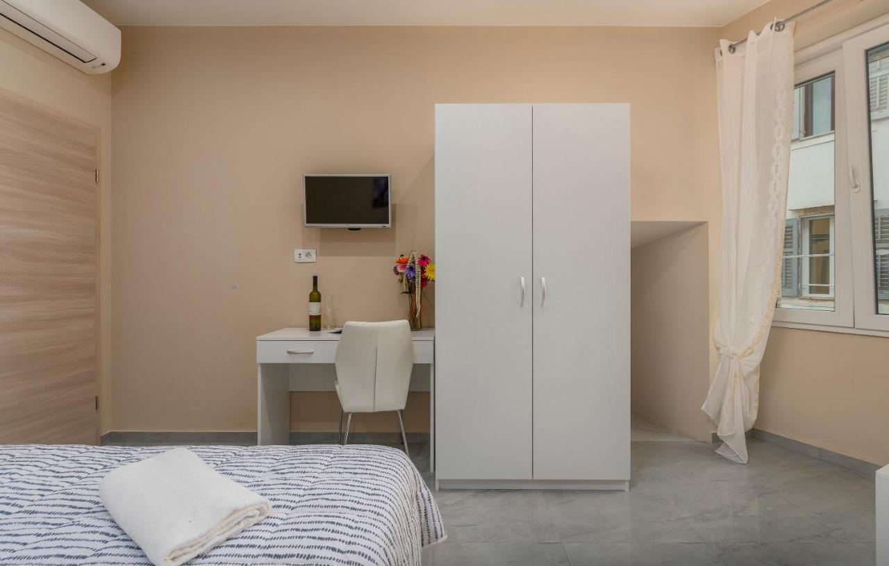 Roberto Rooms Porec Exterior photo