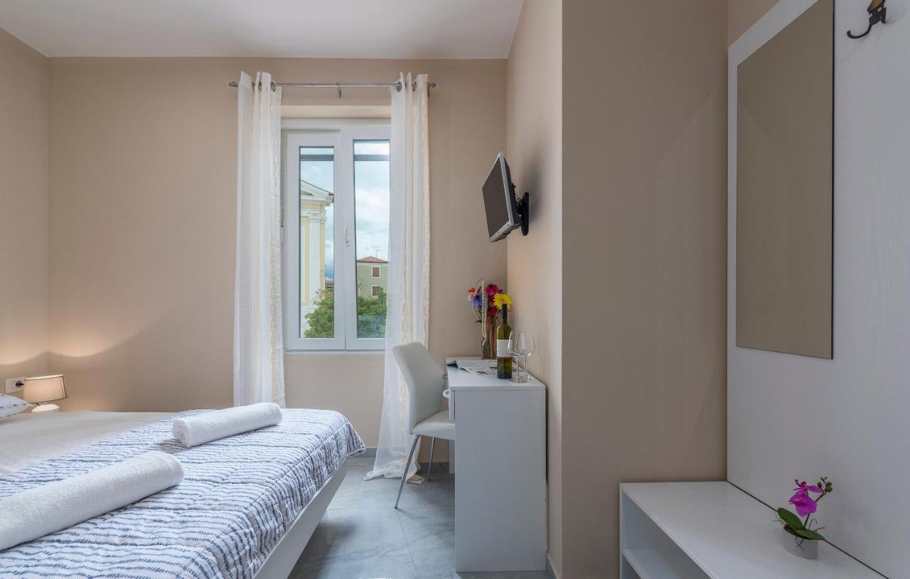 Roberto Rooms Porec Exterior photo