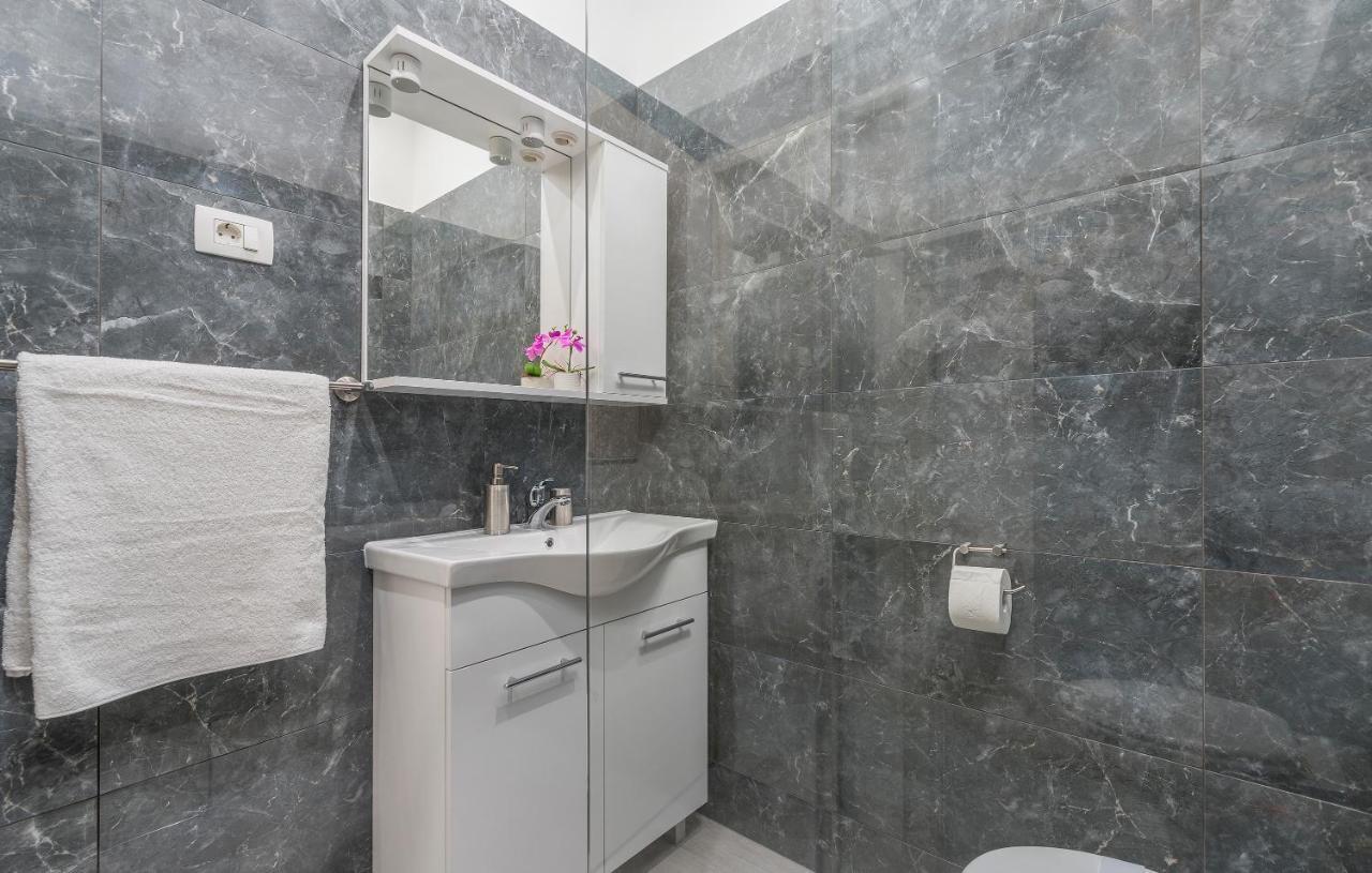 Roberto Rooms Porec Exterior photo