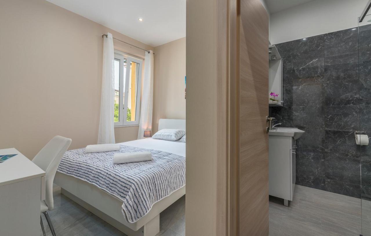 Roberto Rooms Porec Exterior photo