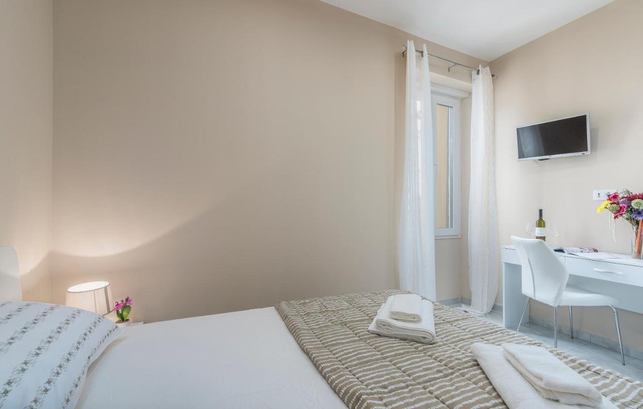Roberto Rooms Porec Exterior photo