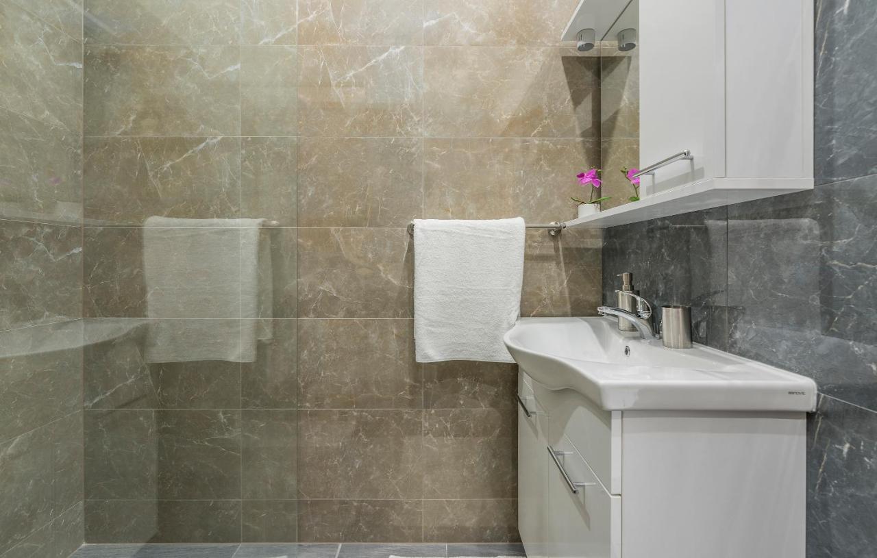 Roberto Rooms Porec Exterior photo